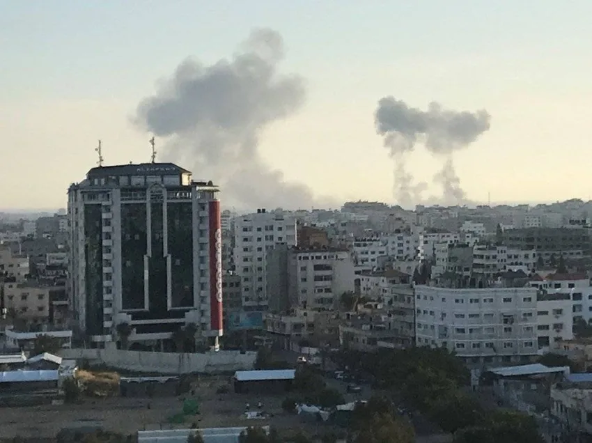 الأمم المتحدة تعلن عن وصول أول شحنة من الوقود إلى قطاع غزة بعد انقطاع دام أكثر من أربعة أشهر. الأمم المتحدة تعلن عن وصول أول شحنة من الوقود إلى قطاع غزة بعد انقطاع دام أكثر من أربعة أشهر.