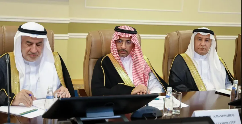 الخرّيف يستعرض فرص تعزيز التعاون في مجال التعدين والمعادن مع وزير الموارد الروسي الخرّيف يستعرض فرص تعزيز التعاون في مجال التعدين والمعادن مع وزير الموارد الروسي