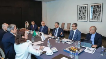 وزير الصناعة يستكشف فرص تعزيز التعاون الاستثماري مع الشركات الروسية البارزة