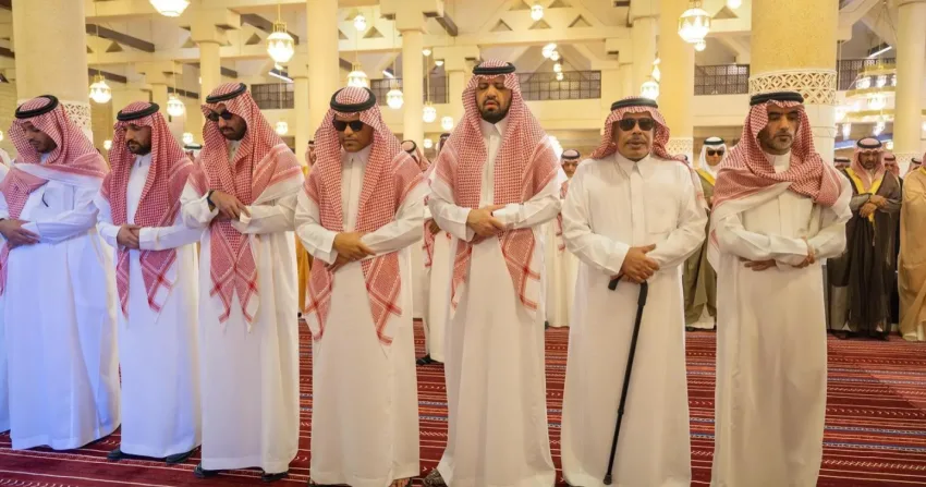 نائب أمير الرياض يشارك في صلاة الجنازة للأميرة بزه بنت سعود نائب أمير الرياض يشارك في صلاة الجنازة للأميرة بزه بنت سعود
