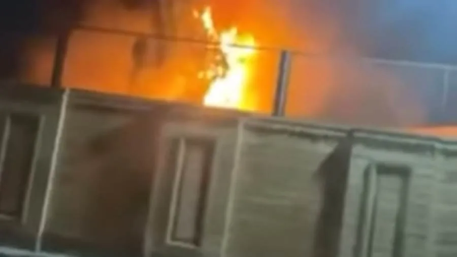 عاجل.. إخماد حريق في ورشة السكك الحديدية على طريق الحسينية بالزقازيق عاجل.. إخماد حريق في ورشة السكك الحديدية على طريق الحسينية بالزقازيق