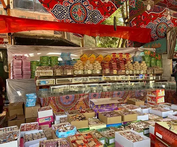 تاريخ الاحتفال بالمولد النبوي 2025.. وأهم المحلات المتخصصة في بيع الحلويات بالجملة والتجزئة تاريخ الاحتفال بالمولد النبوي 2025.. وأهم المحلات المتخصصة في بيع الحلويات بالجملة والتجزئة