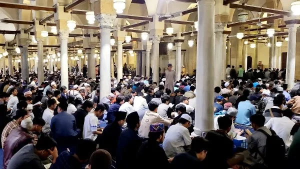 فعل نهى النبي عنه يوم الجمعة ويقع فيه البعض.. كن حذرًا!