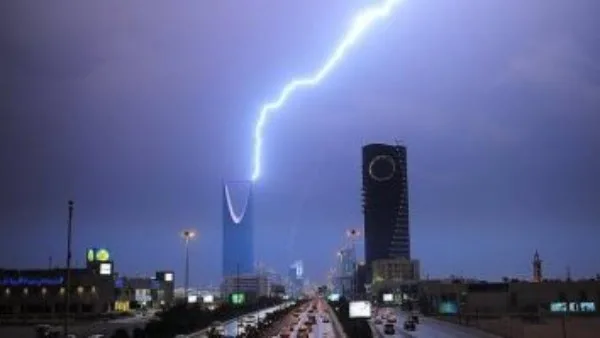 طقس السعودية: هطول أمطار رعدية مع رياح قوية وتساقط البرد في أنحاء المملكة طقس السعودية: هطول أمطار رعدية مع رياح قوية وتساقط البرد في أنحاء المملكة