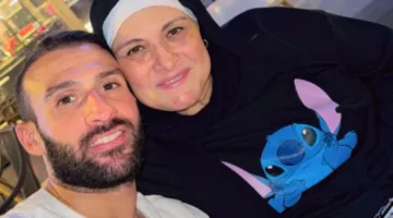 عمر كمال عبد الواحد مع والدته: حبيبتي