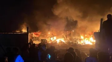 الاحتلال يستهدف خيام النازحين الفلسطينيين بالنيران بعد هروبهم من هجوم خان يونس