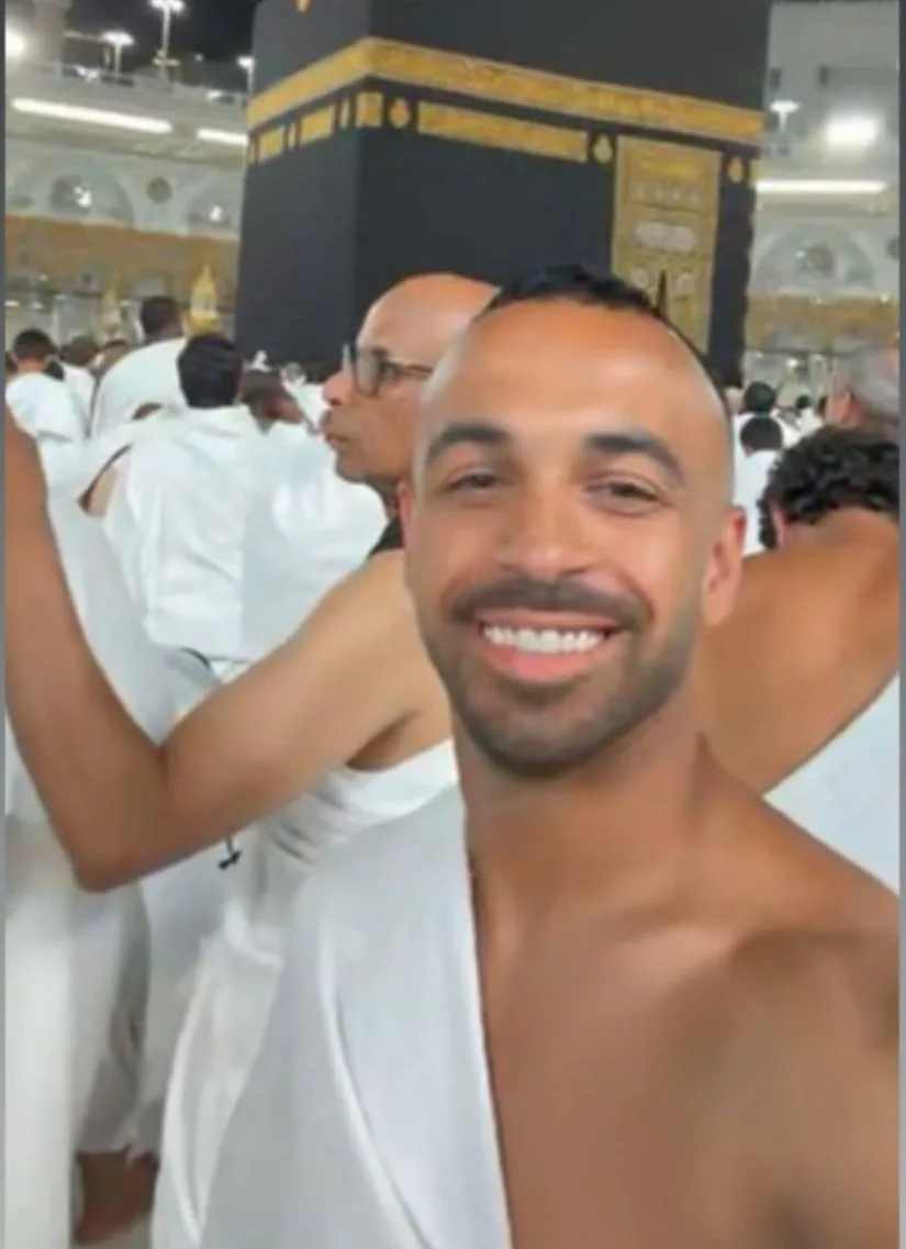 أفشة يقوم بأداء العمرة.. صور