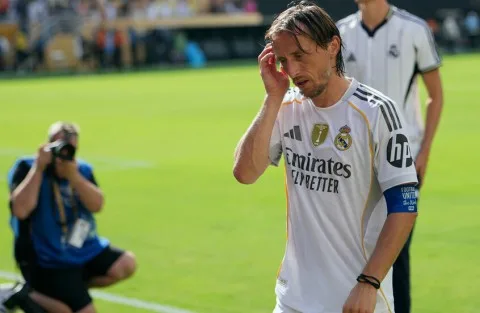 بعد 13 عامًا من النجاح.. مودريتش يوجه رسالة مؤثرة عند وداعه لريال مدريد بعد 13 عامًا من النجاح.. مودريتش يوجه رسالة مؤثرة عند وداعه لريال مدريد
