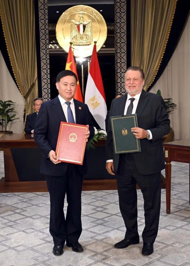 محافظ البنك المركزي يبرم اتفاقية تعاون مع نظيره الصيني لتعزيز الشراكة بين البلدين محافظ البنك المركزي يبرم اتفاقية تعاون مع نظيره الصيني لتعزيز الشراكة بين البلدين