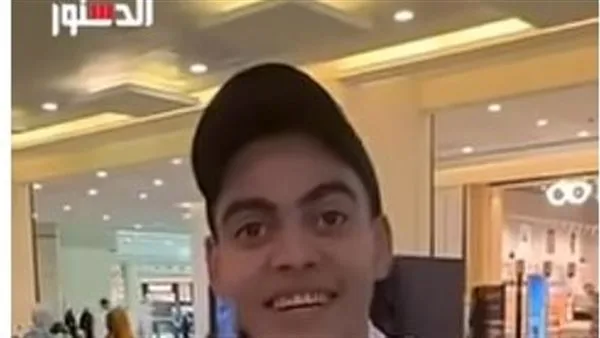 مصرى يلتقى بأمه بعد سنوات من الغربة بشكل مؤثر (فيديو) مصرى يلتقى بأمه بعد سنوات من الغربة بشكل مؤثر (فيديو)