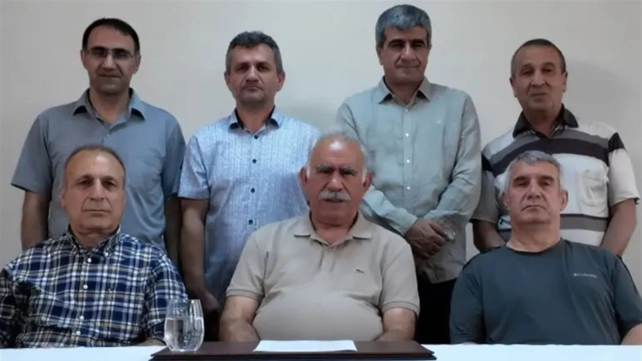 نضالنا سيتواصل عبر الوسائل القانونية.. تصريح من حزب العمال الكردستاني بعد تسليم أسلحته نضالنا سيتواصل عبر الوسائل القانونية.. تصريح من حزب العمال الكردستاني بعد تسليم أسلحته