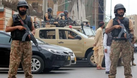 تسعة أشخاص لقوا حتفهم في اعتداء على حافلتين بجنوب غرب باكستان تسعة أشخاص لقوا حتفهم في اعتداء على حافلتين بجنوب غرب باكستان