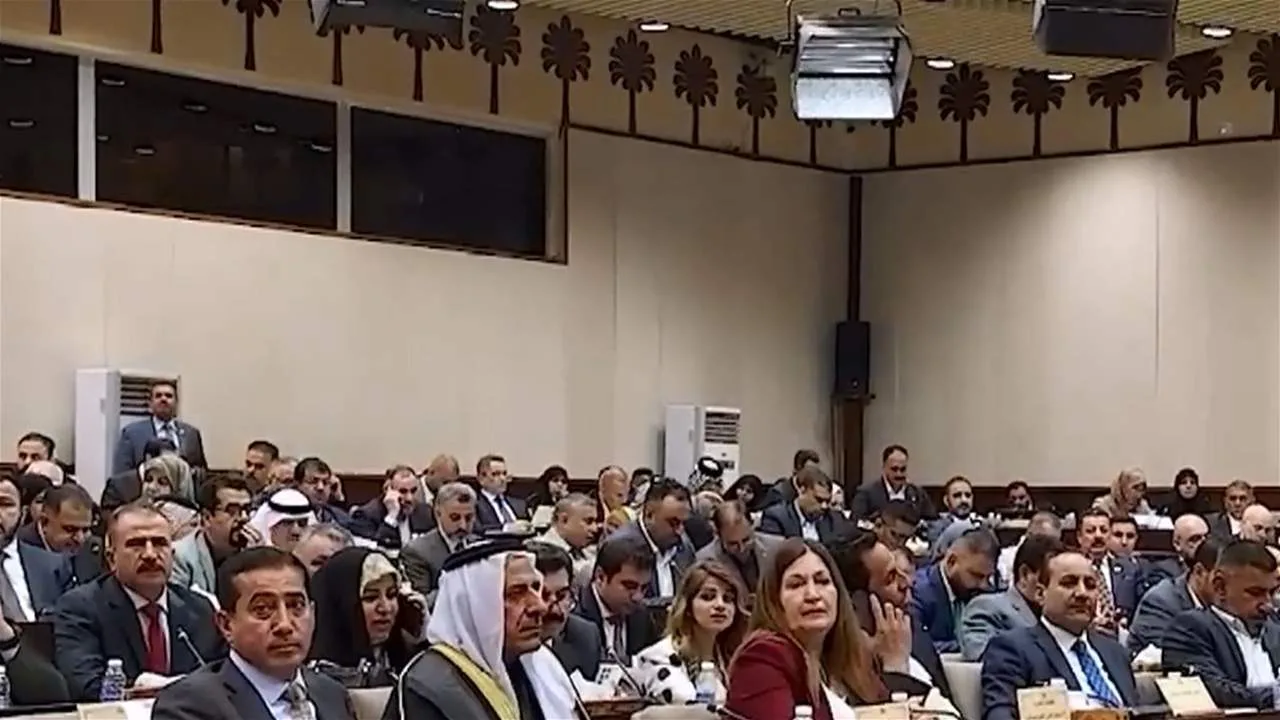 نواب يربطون تراجع شعارات المستقلين بعمليات شراء المال. نواب يربطون تراجع شعارات المستقلين بعمليات شراء المال.