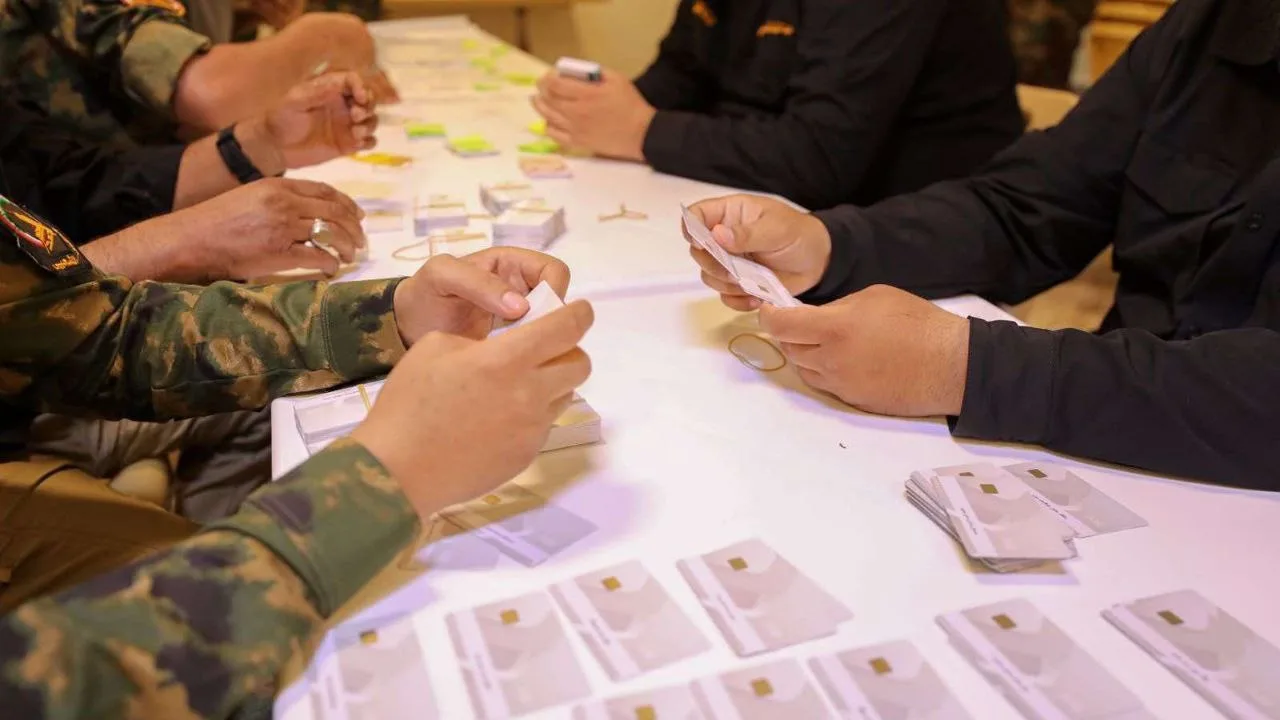 الحشد الشعبي يوضح تفاصيل حول بطاقات الرواتب الجديدة الحشد الشعبي يوضح تفاصيل حول بطاقات الرواتب الجديدة