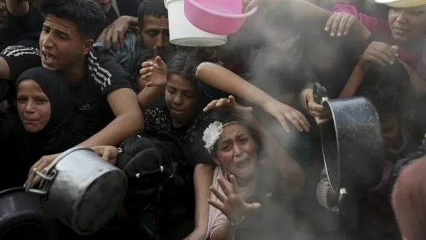 إسرائيل تقتل عشرة فلسطينيين من المحتاجين للمساعدة في جنوب غزة