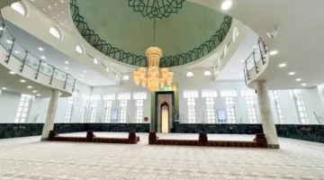 الشؤون الإسلامية تنهي تزويد جامع الملك فهد في سراييفو بـ 2100 متر مربع من السجاد.
