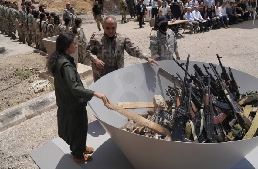 حزب العمال الكردستاني في العراق يبدأ بإلقاء أسلحته حزب العمال الكردستاني في العراق يبدأ بإلقاء أسلحته