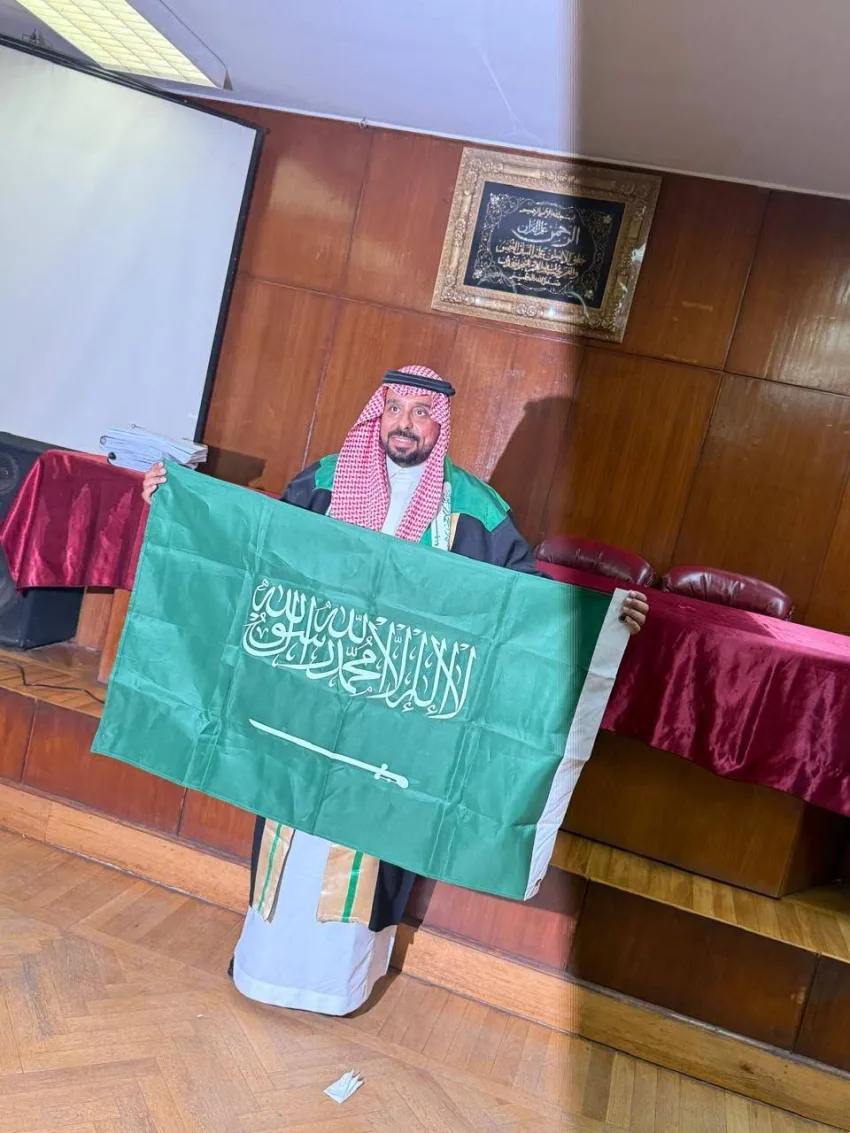آل درويش ينال درجة الدكتوراه في التعليم