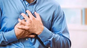منها آلام البطن: علامات تشير إلى احتمال حدوث أزمة قلبية