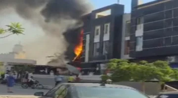 نشوب حريق كبير في مركز تجاري بمدينة الشيخ زايد.. والدفاع المدني يسيطر على النيران.