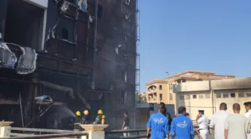 جهود إخماد النار: صور من عمليات إطفاء حريق في مول معروف بالخمائل الشيخ زايد