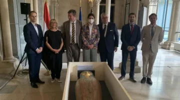 السفارة المصرية في بلجيكا تتمكن من استعادة قطعتين أثريتين من مصر