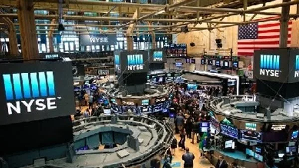 هبوط الأسهم الأمريكية في بداية التداولات هبوط الأسهم الأمريكية في بداية التداولات