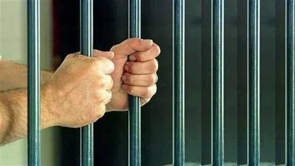احتجاز المتهم في محاولة قتل زميله طعناً بسكين في بولاق الدكرور لمدة 4 أيام احتجاز المتهم في محاولة قتل زميله طعناً بسكين في بولاق الدكرور لمدة 4 أيام