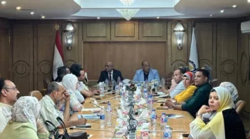 مدير الصحة وسكرتير عام مساعد قنا يبحثان استراتيجية مواجهة الأمراض الموسمية الصيفية