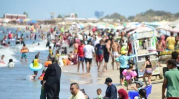 شاطئ بورفؤاد يستقبل أعدادًا كبيرة خلال عطلة نهاية الأسبوع