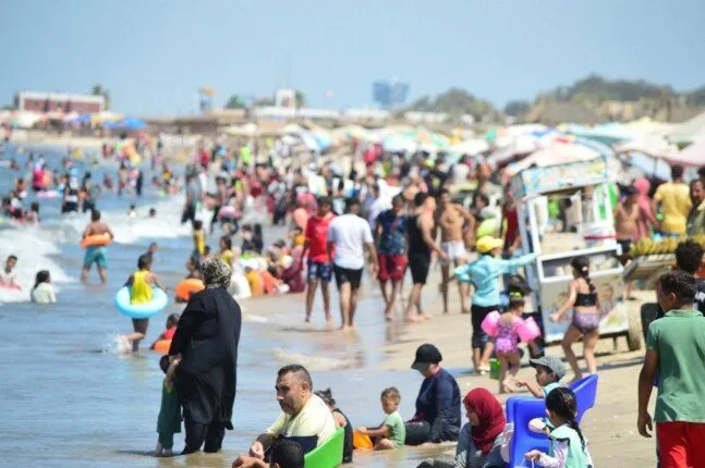 شاطئ بورفؤاد يستقبل أعدادًا كبيرة خلال عطلة نهاية الأسبوع شاطئ بورفؤاد يستقبل أعدادًا كبيرة خلال عطلة نهاية الأسبوع