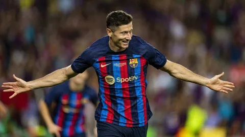 برشلونة يشهد توترات في الخفاء.. فليك يكشف عن مفاجأة شتيجن ويضع حداً للنقاش حول ليفاندوفسكي