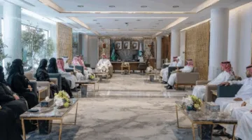 أمين منطقة الرياض يقدّم التكريم لفريق مركز البيانات العمرانية في الأمانة