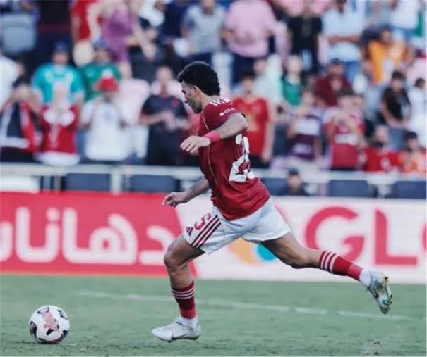 82 مليون جنيه.. هل كان دفع الأهلي لزيزو سببًا لمطالبته بحقوقه بعد تفاوض الزمالك مع عبد القادر؟ 82 مليون جنيه.. هل كان دفع الأهلي لزيزو سببًا لمطالبته بحقوقه بعد تفاوض الزمالك مع عبد القادر؟