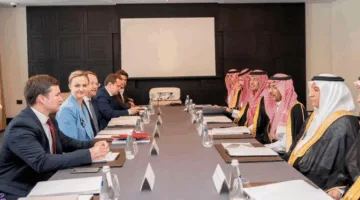 وزير الصناعة يشرف على توقيع اتفاقية تعاون بين مدن وحكومة موسكو