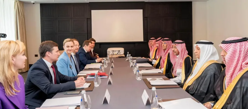 وزير الصناعة يشرف على توقيع اتفاقية تعاون بين مدن وحكومة موسكو وزير الصناعة يشرف على توقيع اتفاقية تعاون بين مدن وحكومة موسكو