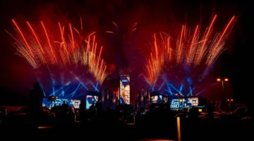 مهرجان عالمي رائع يجمع بين الإبداع والتنافس في افتتاح كأس العالم للألعاب الإلكترونية 2025 في الرياض.
