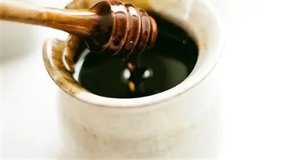 الفوائد الصحية للعسل الأسود: كنز طبيعي لا يُعوض الفوائد الصحية للعسل الأسود: كنز طبيعي لا يُعوض