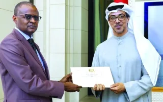 رئيس الدولة يستقبل رسالة من رئيس تشاد سلمها منصور بن زايد