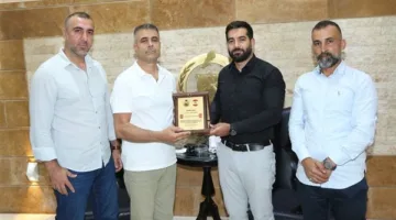 بلدية دير سريان ت honored الدفاع المدني وتقدم العميد فرح درع تكريم