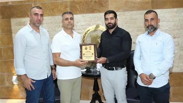 بلدية دير سريان ت honored الدفاع المدني وتقدم العميد فرح درع تكريم بلدية دير سريان ت honored الدفاع المدني وتقدم العميد فرح درع تكريم