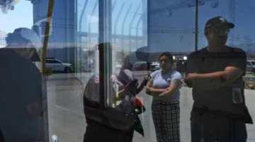 قاضية تطلب من إدارة ترامب إنهاء الاعتقالات والتوقيفات العشوائية.