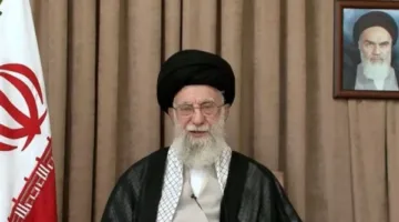 لماذا لوح المرشد الإيراني بشن هجمات على أكبر القواعد العسكرية الأمريكية مجددًا؟