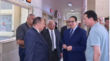 رئيس جامعة القاهرة يزور مختبرات التنسيق الإلكتروني في كليات الهندسة والزراعة والدراسات العليا
