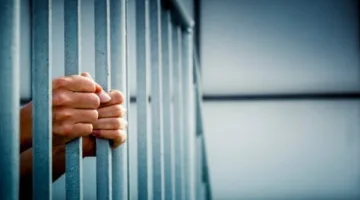 تنبه: التورط في تجارة المخدرات قد يؤدي إلى السجن المؤبد وفقاً للقانون.