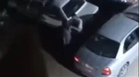 شريط مصور يظهر شباباً يهاجمون سيدة بالاعتداء الجسدي والألفاظ المسيئة.. كل التفاصيل هنا