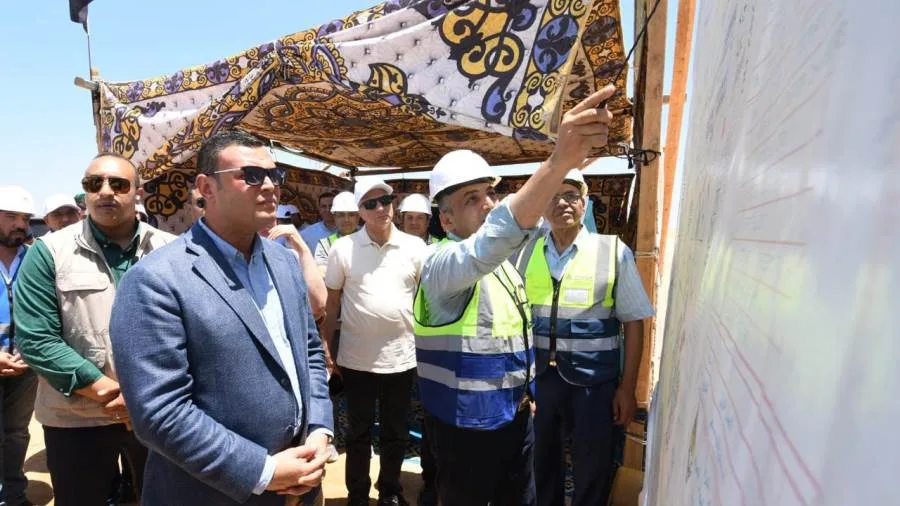 وزير الإسكان يزور مشاريع الطرق والمحطة الجديدة لتنقية مياه الشرب في مدينة السادات وزير الإسكان يزور مشاريع الطرق والمحطة الجديدة لتنقية مياه الشرب في مدينة السادات