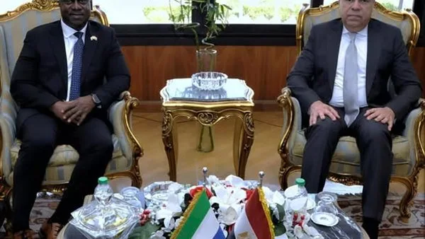 وزير الطيران المدني المصري يناقش مع نظيره السيراليوني سبل التعاون في مجالات التدريب والملاحة الجوية. وزير الطيران المدني المصري يناقش مع نظيره السيراليوني سبل التعاون في مجالات التدريب والملاحة الجوية.