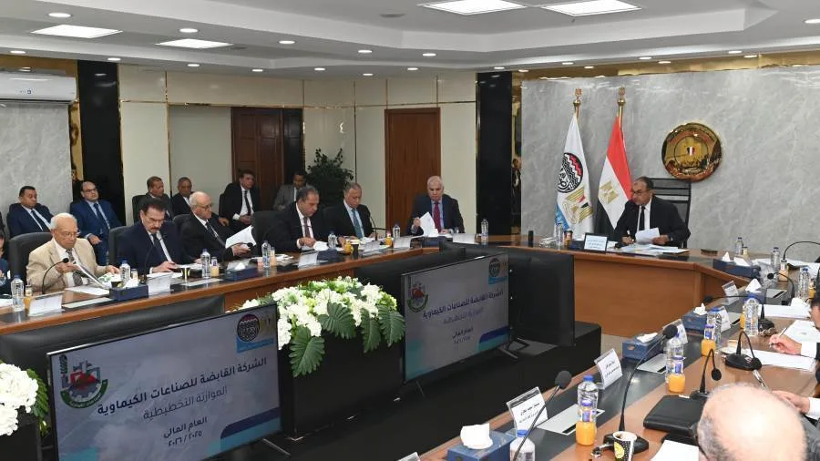 وزير قطاع الأعمال يتولى رئاسة الجمعية العامة لـ”القابضة الكيماوية” للمصادقة على الميزانية التخطيطية وزير قطاع الأعمال يتولى رئاسة الجمعية العامة لـ”القابضة الكيماوية” للمصادقة على الميزانية التخطيطية