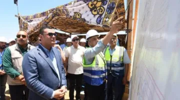 وزير الإسكان يزور مشاريع الطرق ومحطة معالجة مياه الشرب الجديدة في السادات